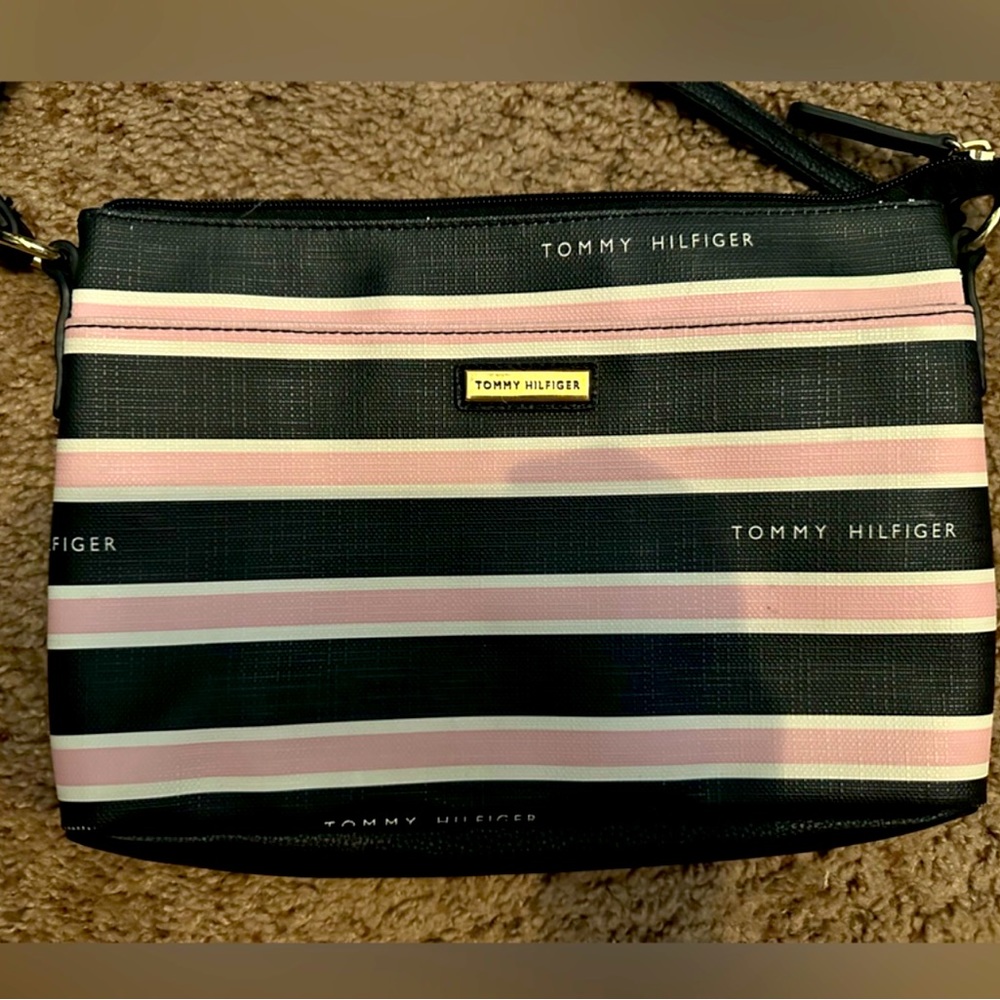 Tommy Hilfiger Crossbody Purse!